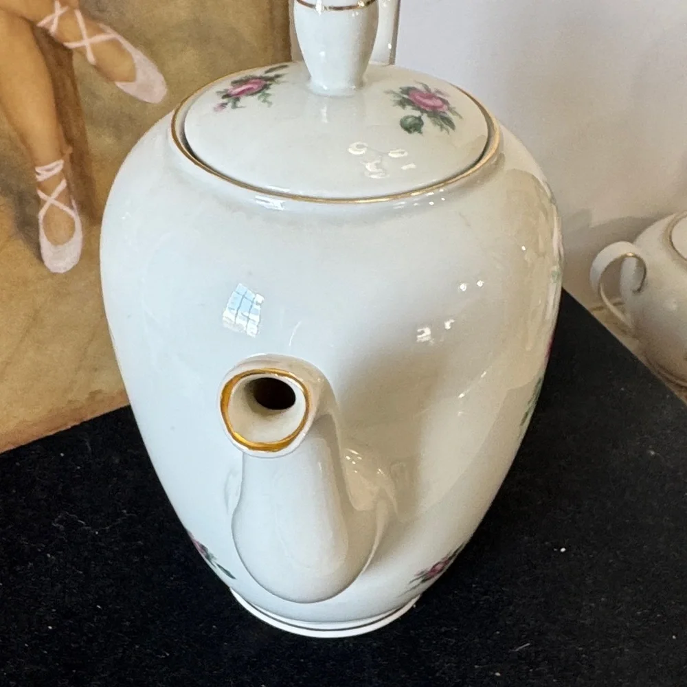 Royal Crown elegant porcelain